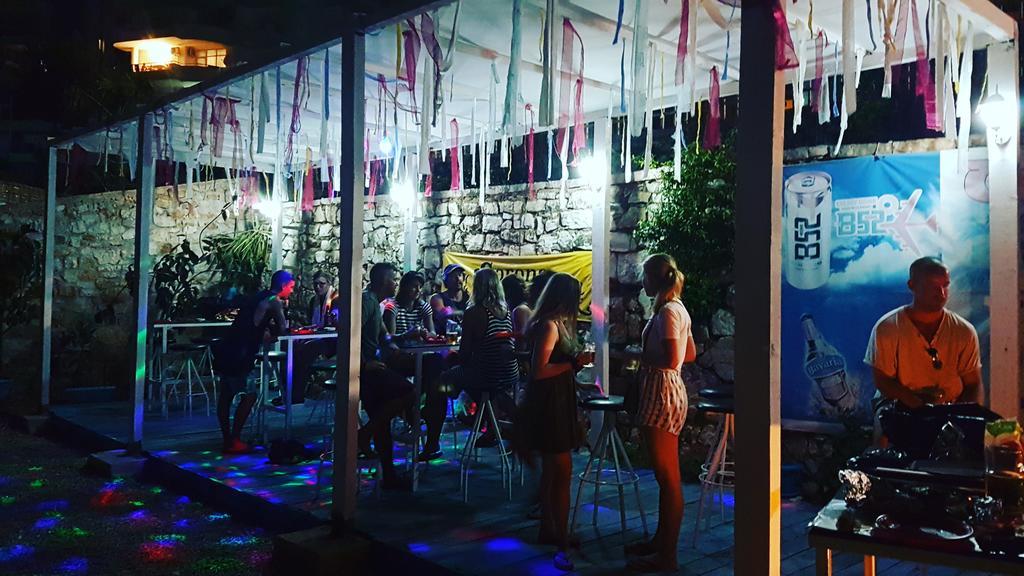 Cocktail & Dreams - Beach Hotel Sarandë Eksteriør bilde